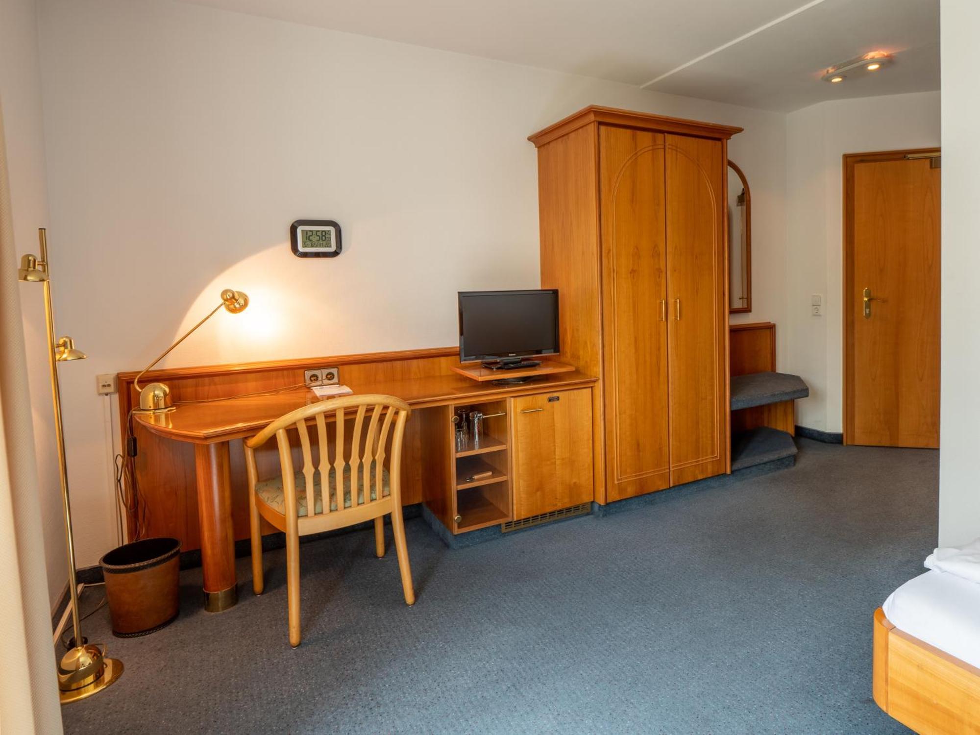 נורטינגן Hotel Pflum Mit Gaestehaus מראה חיצוני תמונה